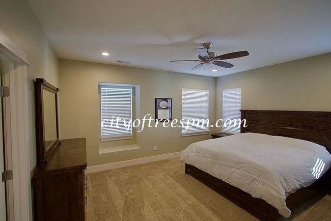 Building Photo - Harris Crossing at Harris Ranch.