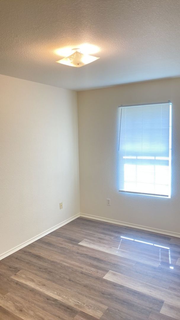 Building Photo - 4400 Sylvia Dr