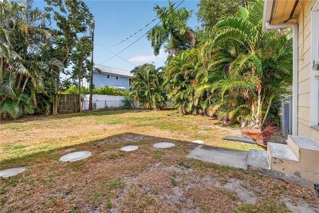 Building Photo - 1420 Maravilla Ave