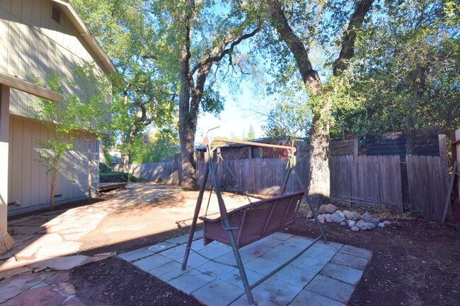 Building Photo - Beautiful 4bd/ 2.5 ba House