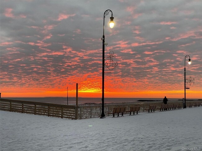 Building Photo - 750 W Broadway