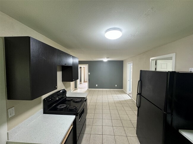 Building Photo - 509 Stimpson St