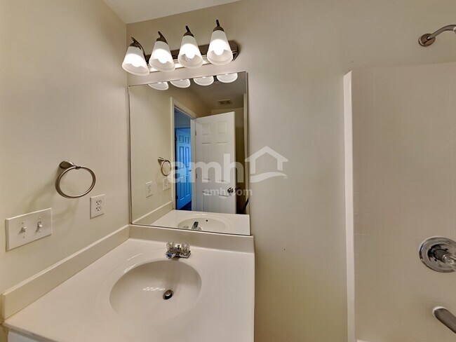 Building Photo - 811 Buffington Way