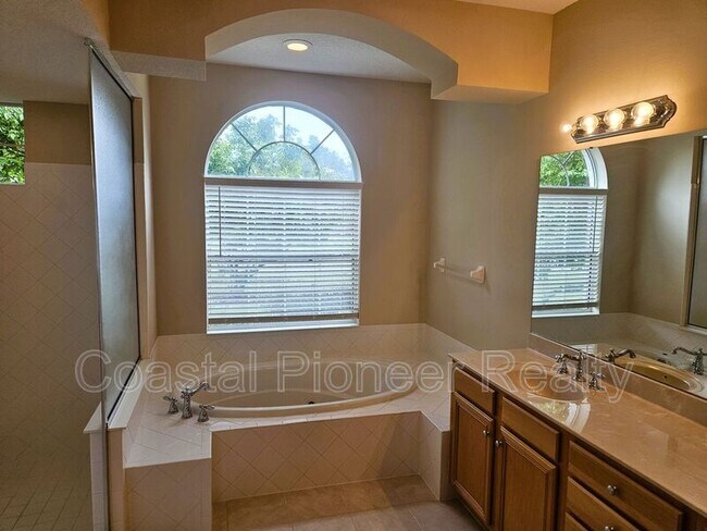 Building Photo - 16023 Ivy Lake Dr