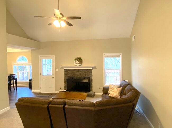 Building Photo - 1945 Grayson Oaks Ct