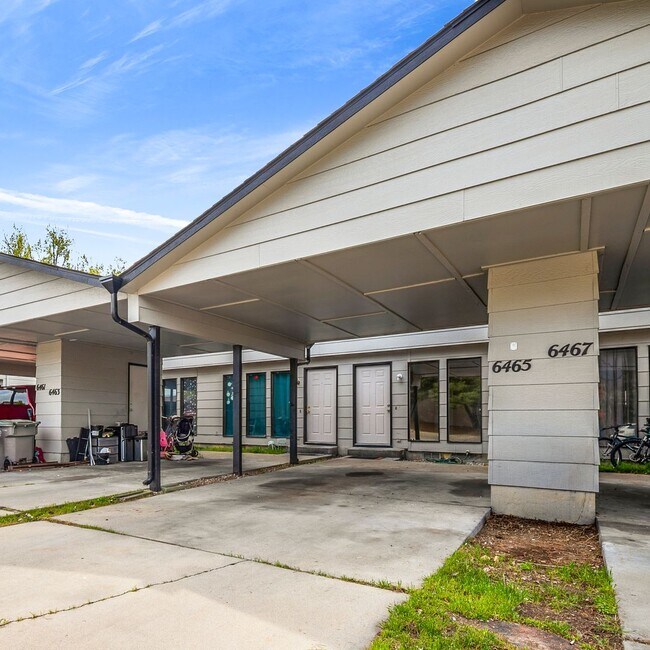 Building Photo - 2bed, 1.5 bath Duplex with Covered Carport & Fenced Yard!