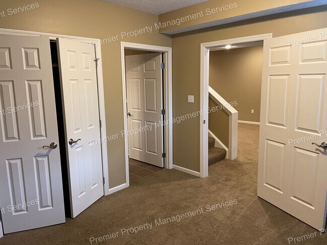 Building Photo - 709 Williamsburg Ct
