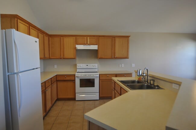 Building Photo - Custom Built Home in Flint!