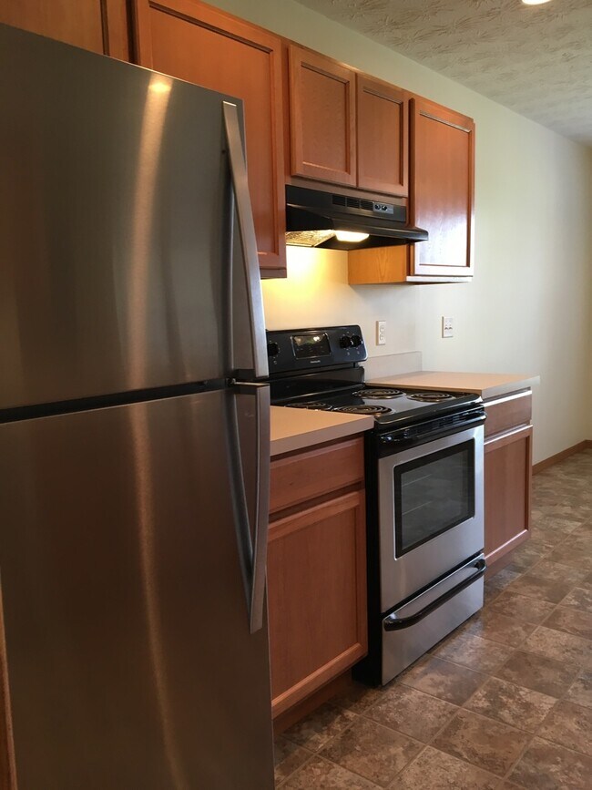 Building Photo - Laurel Creek Apts, 2225/2227 Shamrock Ln
