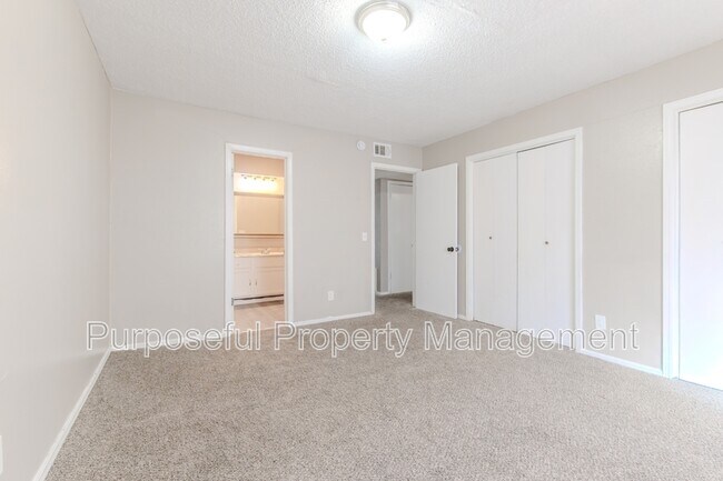 Building Photo - 6814 Lancer Ln