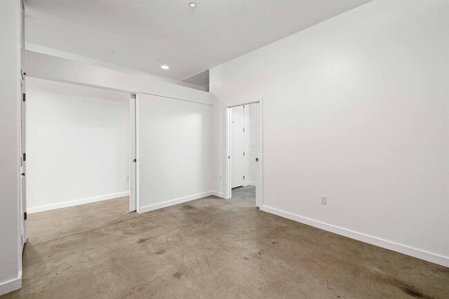 Building Photo - 507 Sabine St