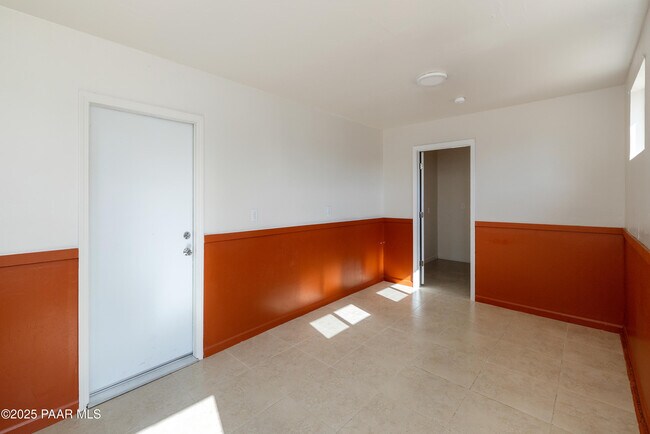 Building Photo - 3401 N Catherine Dr