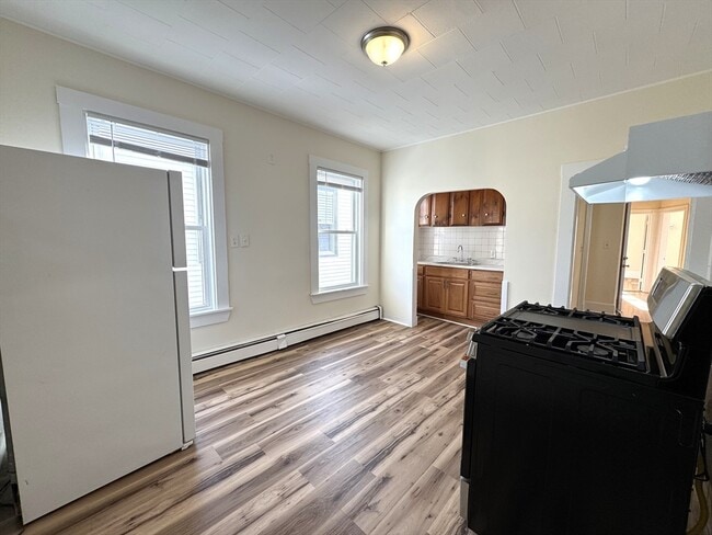 Building Photo - 405 Ferry St