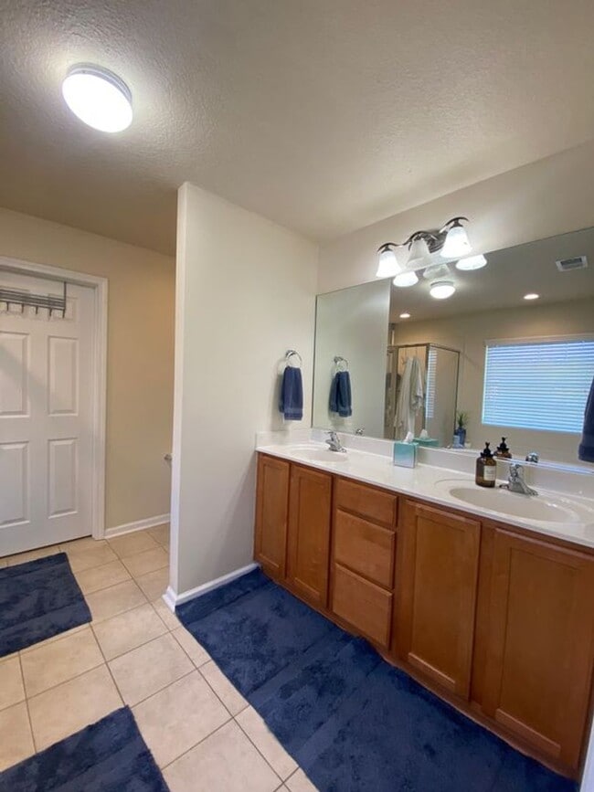 Building Photo - Beautifully Maintained Home in Prime Savannah Location