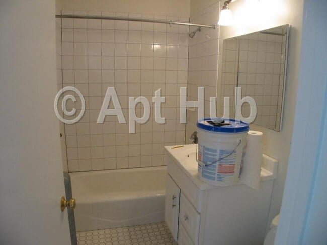 Building Photo - 1.0 bedroom in Somerville Massachusetts 02143