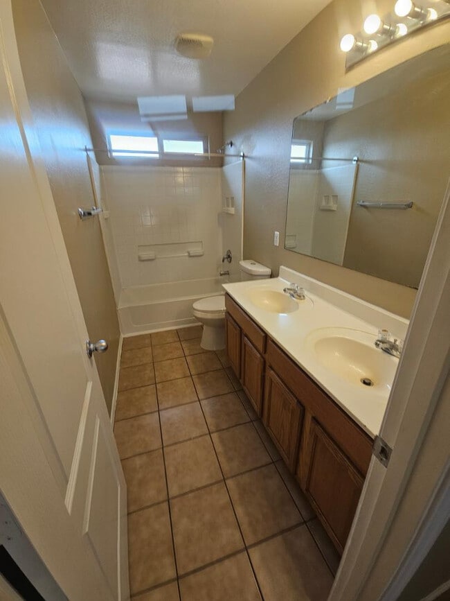 Building Photo - 18426 N Lariat Rd