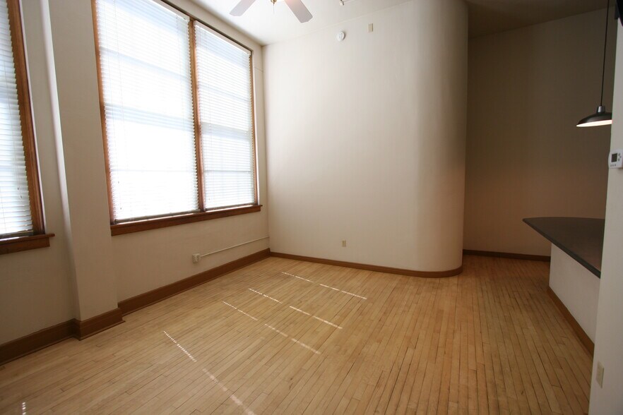 Building Photo - 100 Broadway Blvd NE