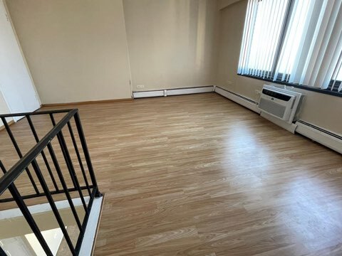 Building Photo - 6166 N Sheridan Rd