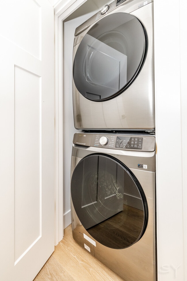 Building Photo - 1245 S Fairfield Ave