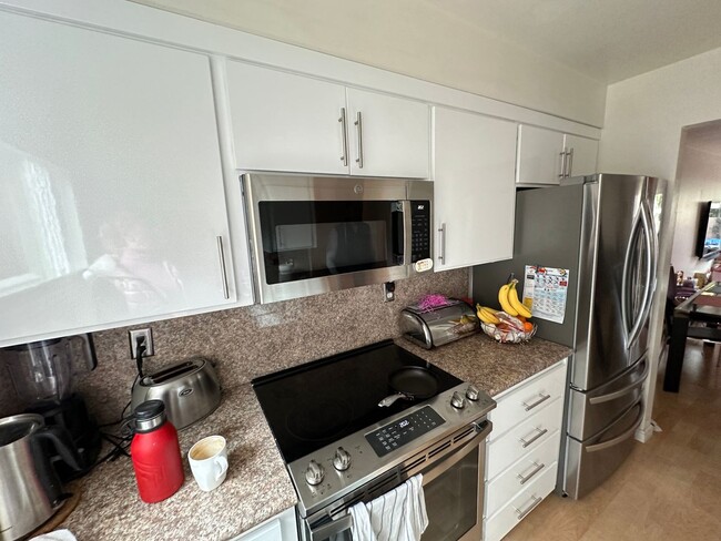 Building Photo - Campbell-Spacious 2 Bedroom unit with Atta...