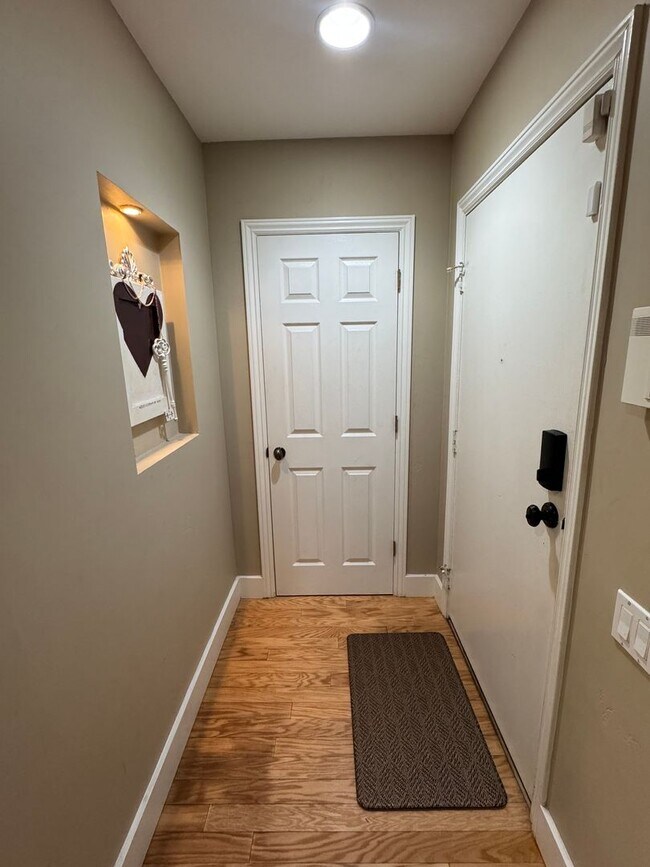 Building Photo - Old Town Scottsdale Condo For Rent - -- 1/2 First's Rent FREE!