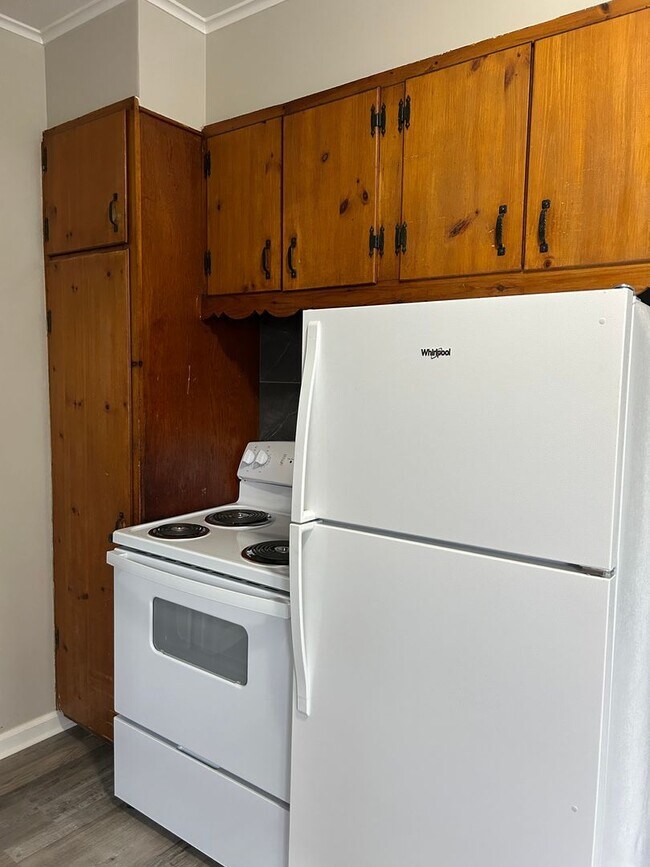 Building Photo - 112 W 3rd St N