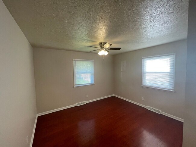 Building Photo - Beautiful 4 bed home