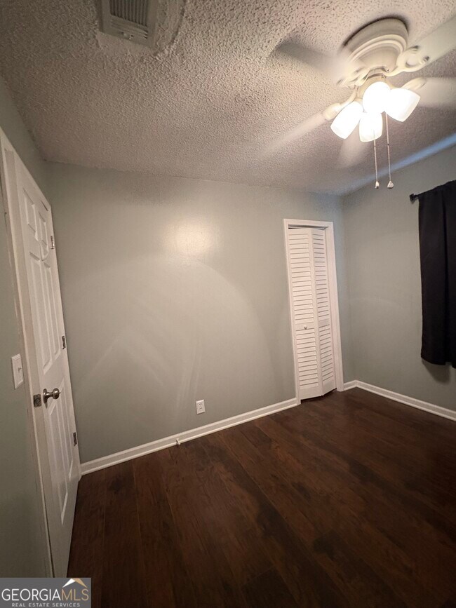 Building Photo - 155 Woodhaven Dr