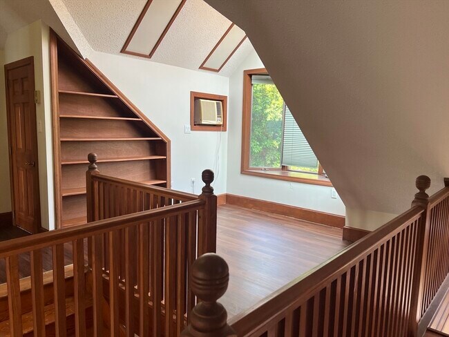 Building Photo - 5 Cedar Hill Terrace