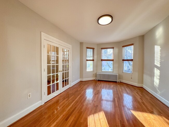 Building Photo - 1013 9th St NE