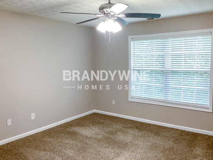 Building Photo - 215 Prince Edward Way