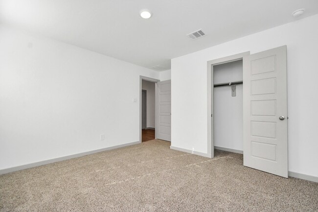 Building Photo - 1114 Vista Pointe Dr