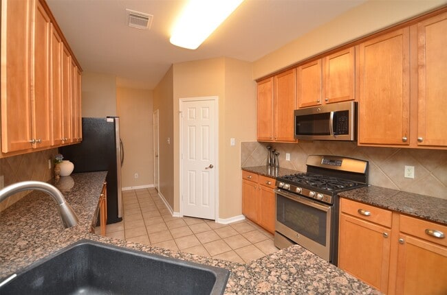 Building Photo - 2911 Meadowglen Cove