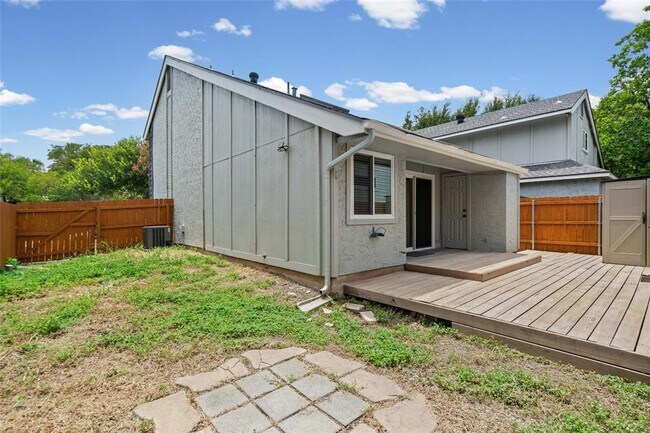 Building Photo - 1504 Bridgeway Dr