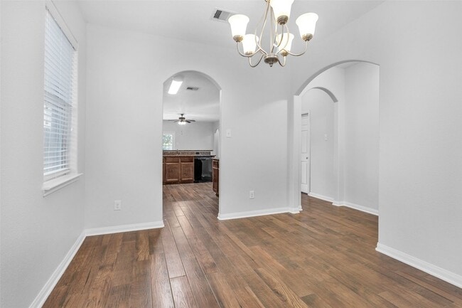 Building Photo - 30831 W Lost Creek Blvd