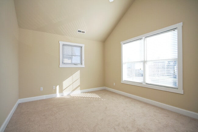 Building Photo - Pet Friendly, End-Unit Crozet Townhome