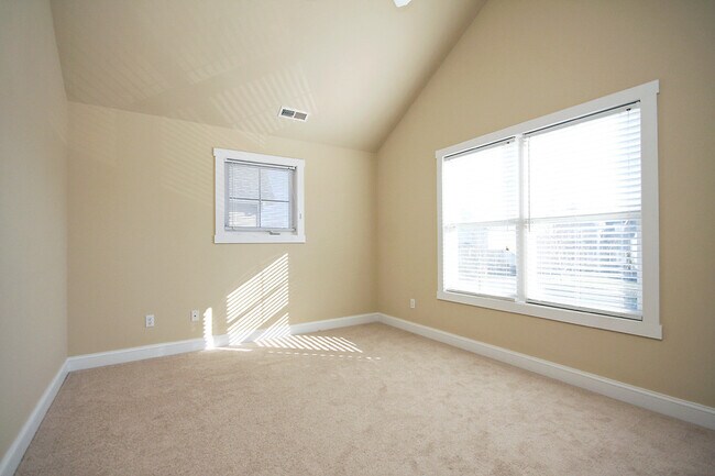Building Photo - Pet Friendly, End-Unit Townhome Near Crozet Park