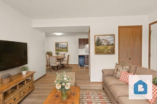 Primary Photo - 600 N Coraline St