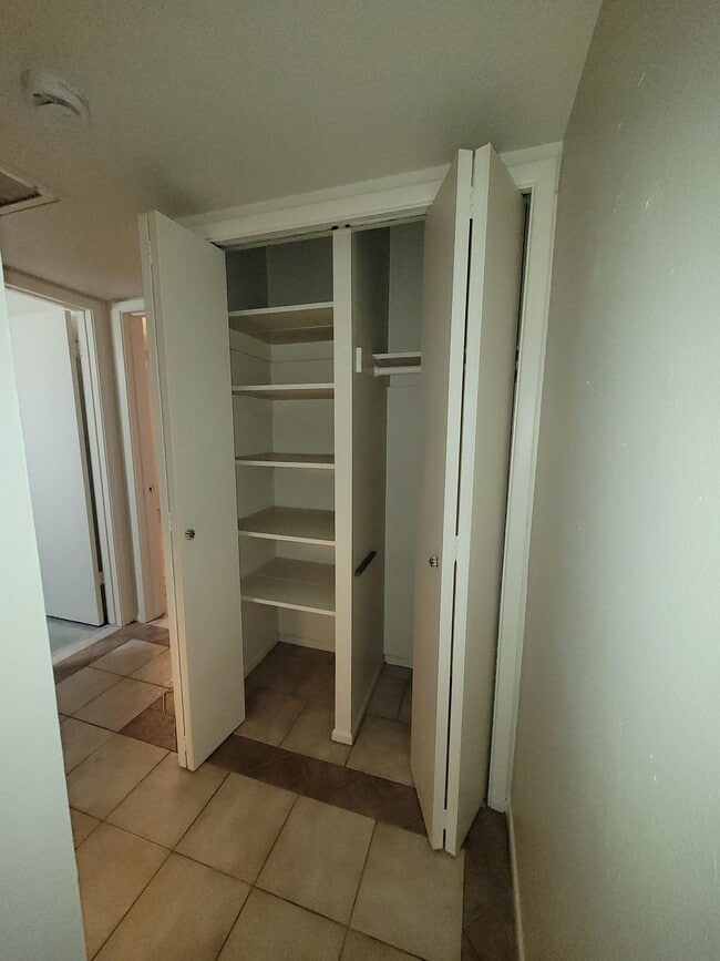 Building Photo - 3139 E Glenrosa Ave