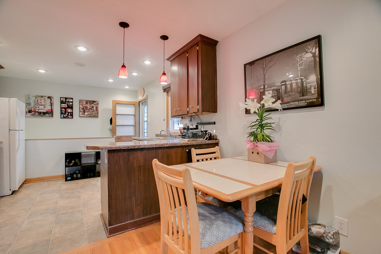 Building Photo - 996 Larpenteur Ave West