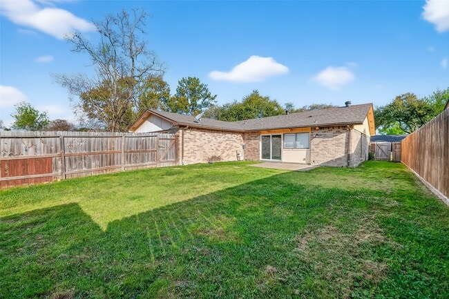 Building Photo - 14034 Lourdes Dr