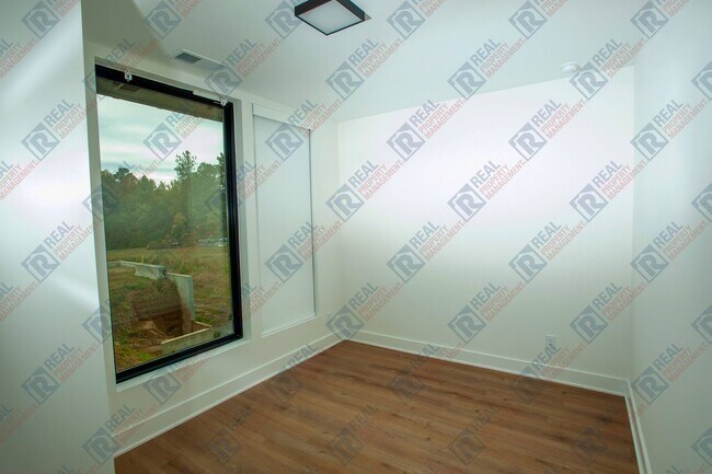 Building Photo - For Rent – Modern, Eco-Friendly Smart Home in Durham, NC