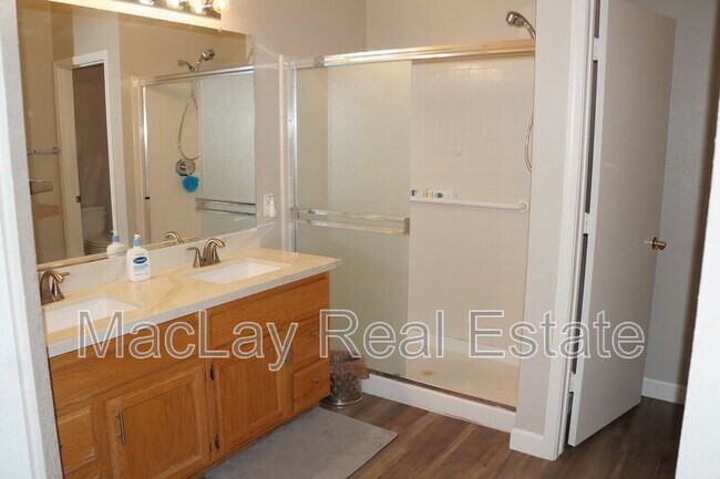 Building Photo - 9753 E Holiday Way