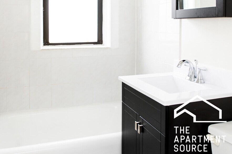 Building Photo - 3819 N Greenview Ave