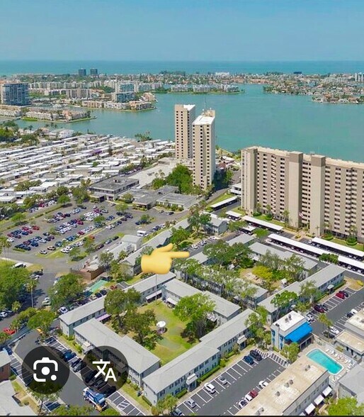 Building Photo - 6965 Avenue des Palais