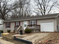 Building Photo - 5 BEDROOM, 2 baths $2000.00