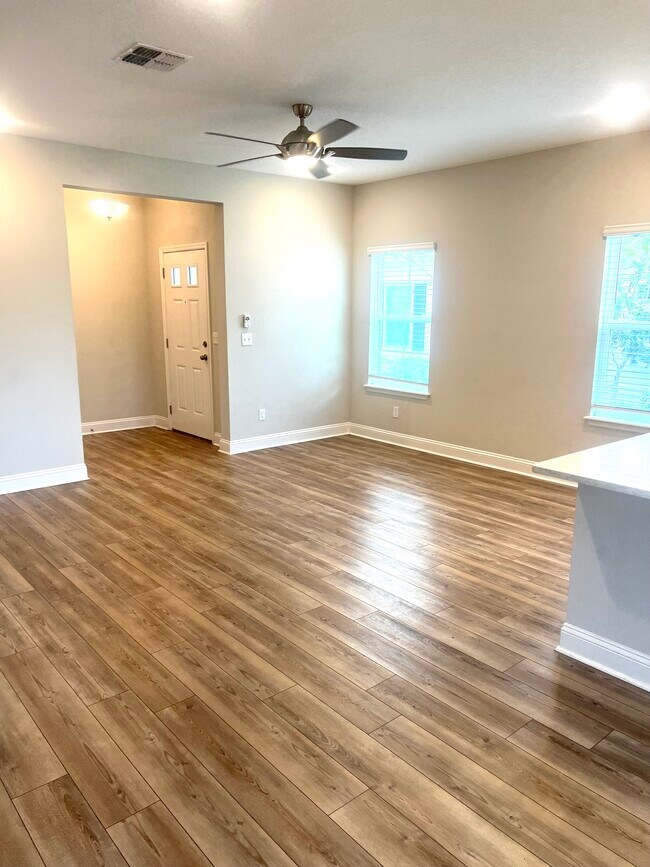 Building Photo - 14105 Sterely Ct S