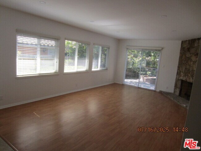 Building Photo - 12715 Hartland St
