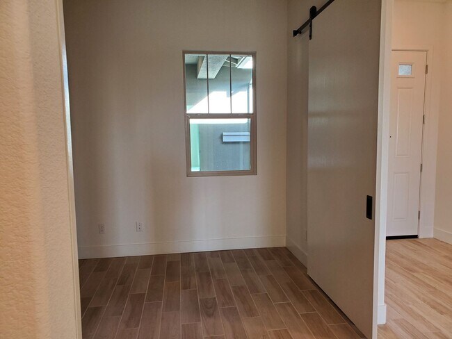 Building Photo - Next Gen Home with main house and guess unit in Spring lake Area