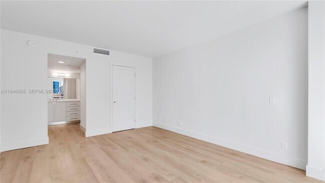 Building Photo - 555 NE 34th St